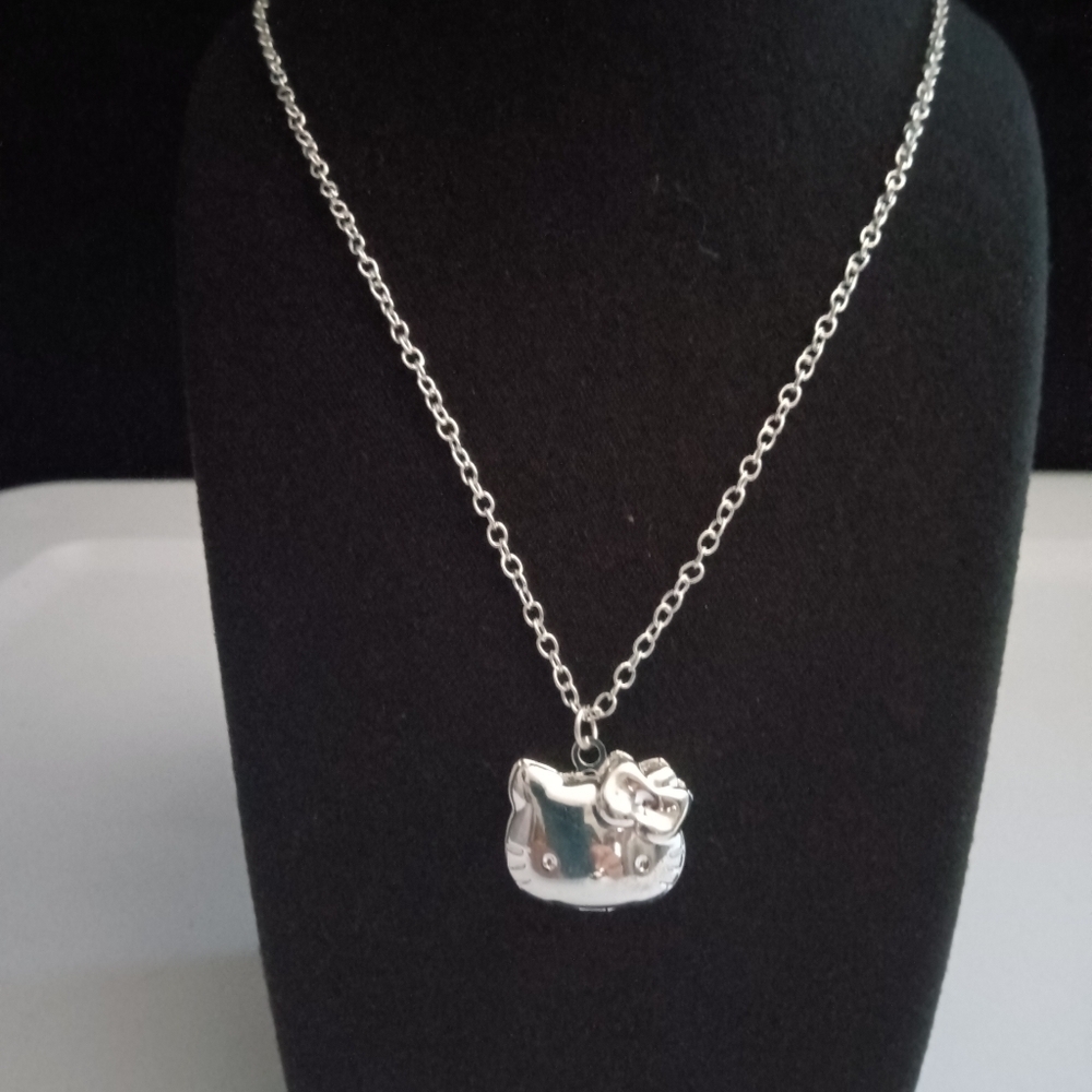 NEW SS Sanrio's Hello Kitty Pendant Locket and nearly 20" Necklace